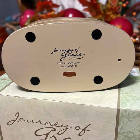 Journey of Grace Small Pedestal by Nancy Carter 2003 NWT - Picture 5 of 5